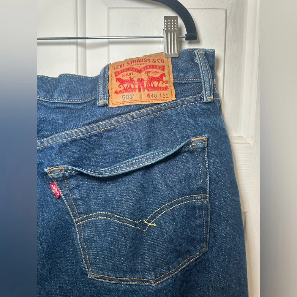 Men's Levis 501 Original Fit Denim Jeans SZ 40x32 Blue Button Fly Modern Red Tab